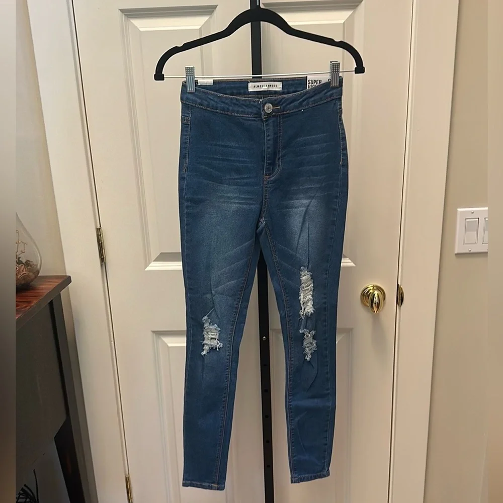 ALMOST FAMOUS Juniors/Women’s Super High-Rise Skinny Jeans